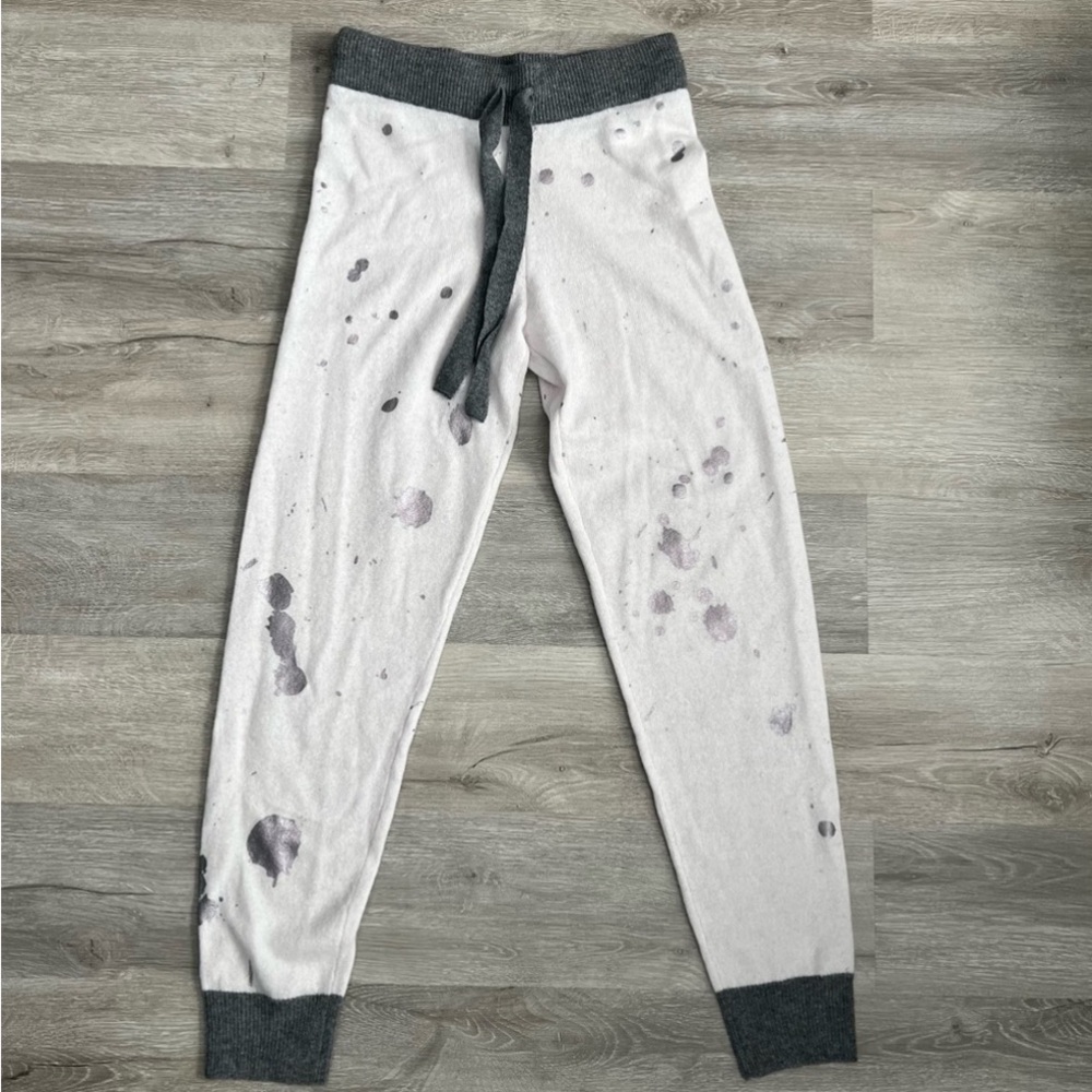 NWT BRODIE CASHMERE Splatter Foil Cashmere Joggers Silver White Pants Knit XS - Picture 5 of 13